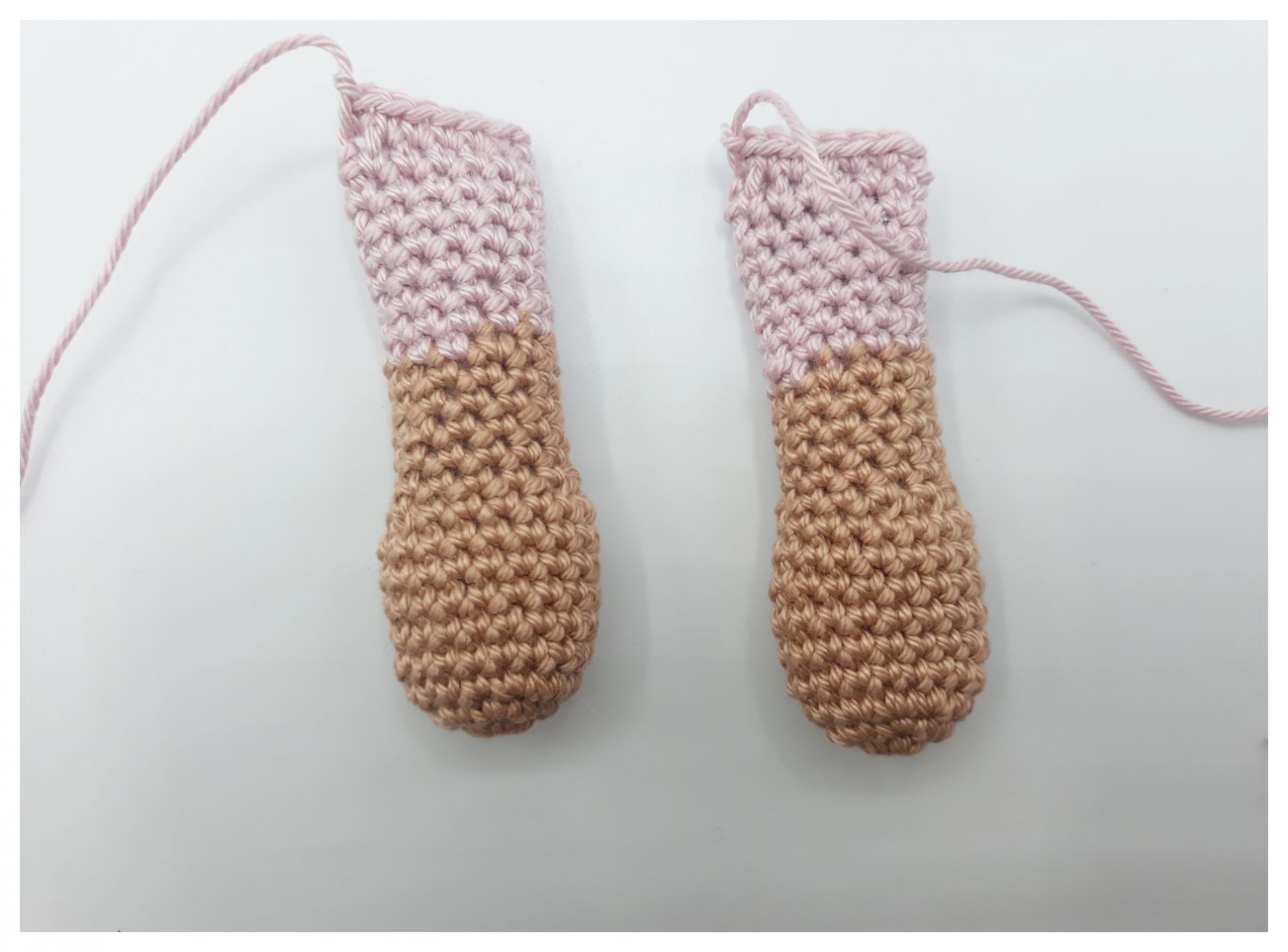 Blog-Inhaltsbild für 'Festliches Otterpärchen, kostenlose Häkelanleitung'